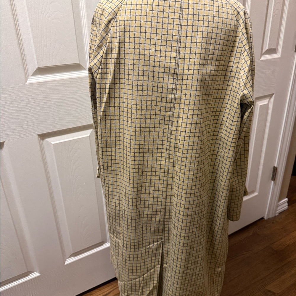 1960s Vintage Sears Stylish Beige and Black Checkered Trench Coat - Picture 5 of 10